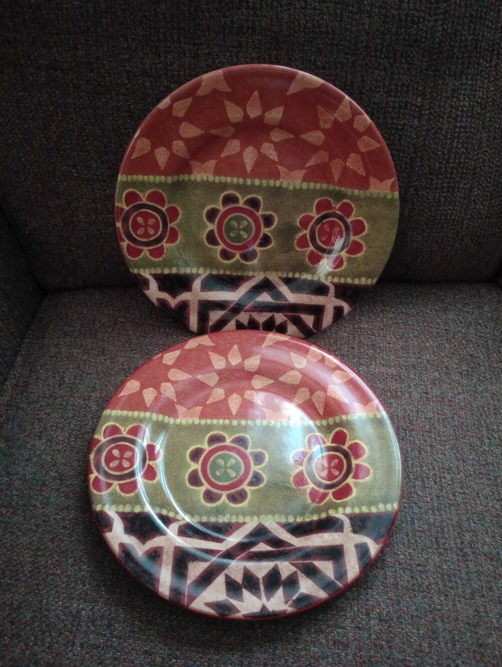 2 Tabletops Unlimited Gallery RIO Pattern Hand Painted Ceramic Dinner Plates